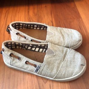 Girl’s size 12 Toms